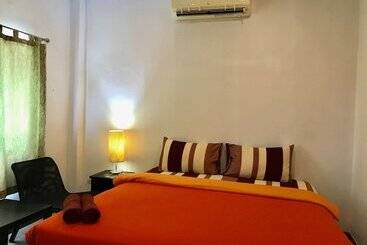 هاستل Hiranyika Cafe And Bed