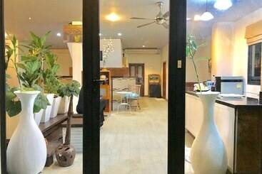 هاستل Hiranyika Cafe And Bed