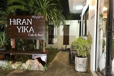 هاستل Hiranyika Cafe And Bed