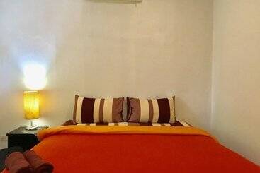 هاستل Hiranyika Cafe And Bed