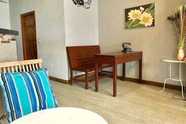 هاستل Hiranyika Cafe And Bed