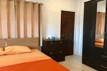 هاستل Hiranyika Cafe And Bed