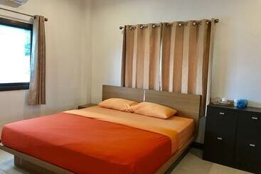 هاستل Hiranyika Cafe And Bed