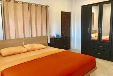 هاستل Hiranyika Cafe And Bed
