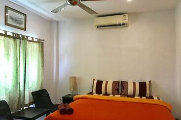 هاستل Hiranyika Cafe And Bed