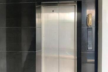 酒店 One World One Home Naiharn