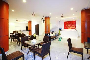 酒店 One World One Home Naiharn