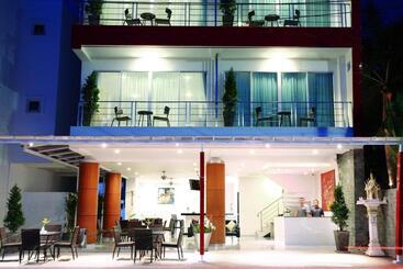 酒店 One World One Home Naiharn