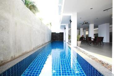 酒店 One World One Home Naiharn