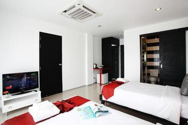 酒店 One World One Home Naiharn