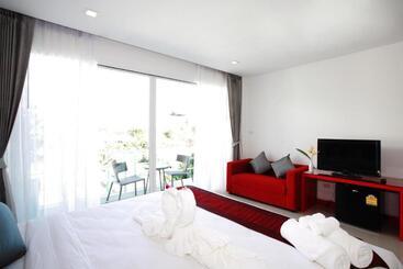 酒店 One World One Home Naiharn