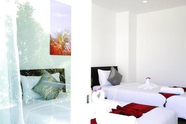 酒店 One World One Home Naiharn