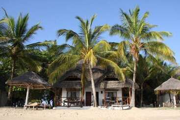 هتل Chapwani Island