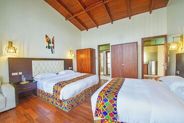 هتل Gorilla Heights Lodge