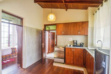 هتل Gorilla Heights Lodge