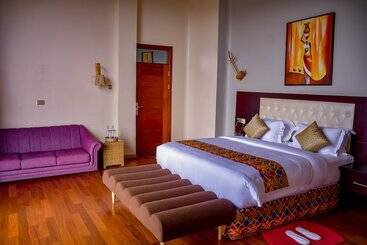 هتل Gorilla Heights Lodge