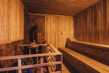 هتل Gorilla Heights Lodge