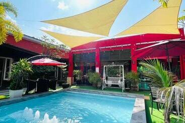 هتل Villa Abadi Resort