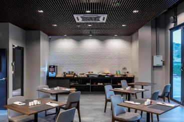 Xotel