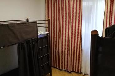 Hostel от рассвета до заката