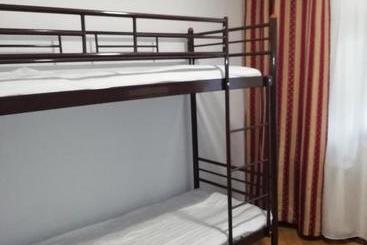 Hostel от рассвета до заката