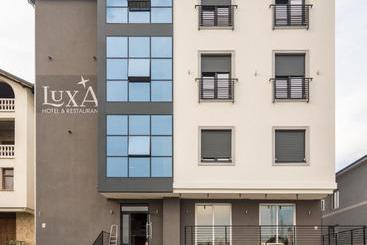 تختخواب و صبحانه Luxa Apartmani