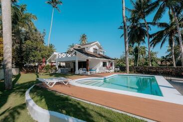 Condo Hotel Playa Las Ballenas