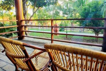 هتل Bagan Village Resort