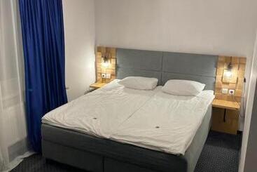 هتل Grofa Apartments