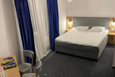 هتل Grofa Apartments