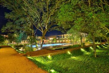 هتل Tropical Life Resort And Spa