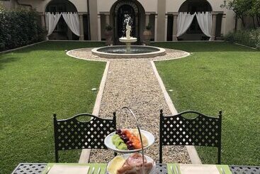 Lucus Exclusive Bed And Breakfast