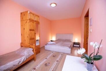 پانسیون Family Hotel Ambrozia