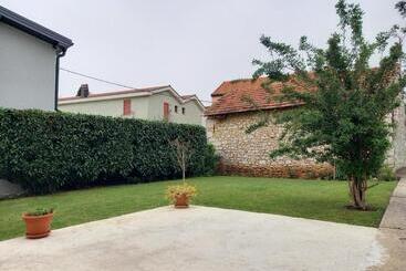 پانسیون Guest House Janja Ostojic