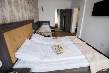 پانسیون Restaurant Ayan Piatra Neamt