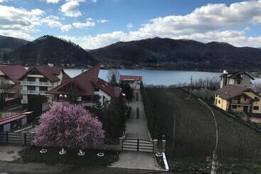 پانسیون Restaurant Ayan Piatra Neamt