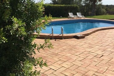 Quiet Cottage With Pool