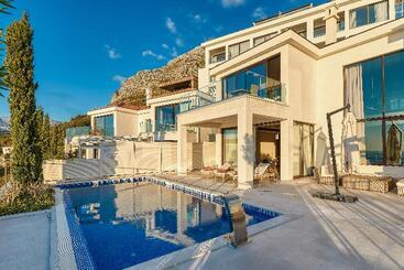 Ananti Resort, Residences & Beach Club by The Leading Hotels Of The World