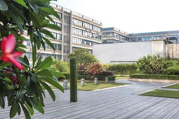 هتل Courtyard By Marriott Shenzhen Northwest