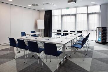 هتل Holiday Inn Express   Sindelfingen, An Ihg