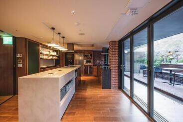 هتل Walkerhill Douglas House