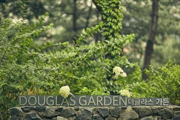 هتل Walkerhill Douglas House