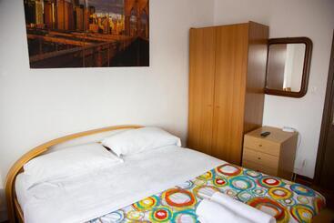 پانسیون Venice Star House