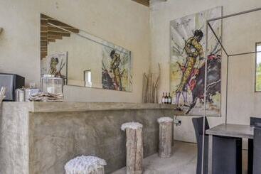 تختخواب و صبحانه Mas Sainte Marie   Private Hot Tub Suites