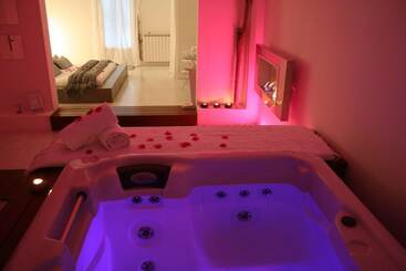 تختخواب و صبحانه Mas Sainte Marie   Private Hot Tub Suites