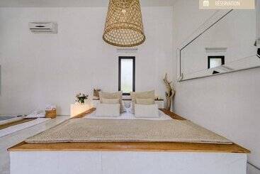 تختخواب و صبحانه Mas Sainte Marie   Private Hot Tub Suites