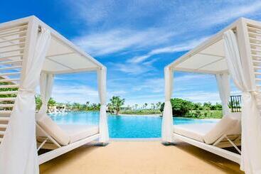 هتل Hilton Okinawa Sesoko Resort