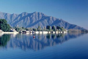هتل Floating Heritage Group