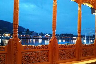 هتل Floating Heritage Group