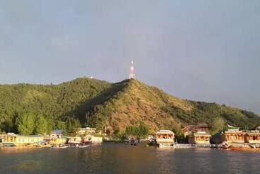 هتل Floating Heritage Group